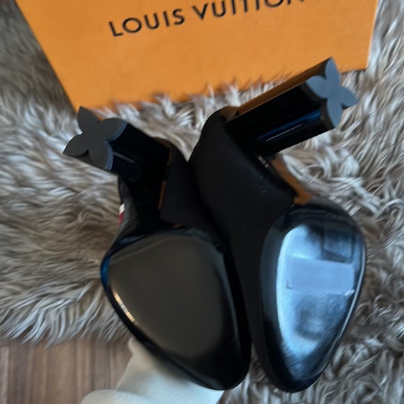Authentic Brand New Louis Vuitton stretch boots - Picture 4 of 8
